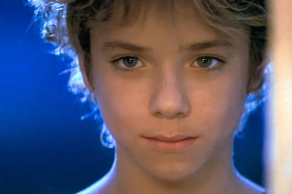 Jeremy Sumpter como Peter em cenas do filme Peter Pan (2003) 