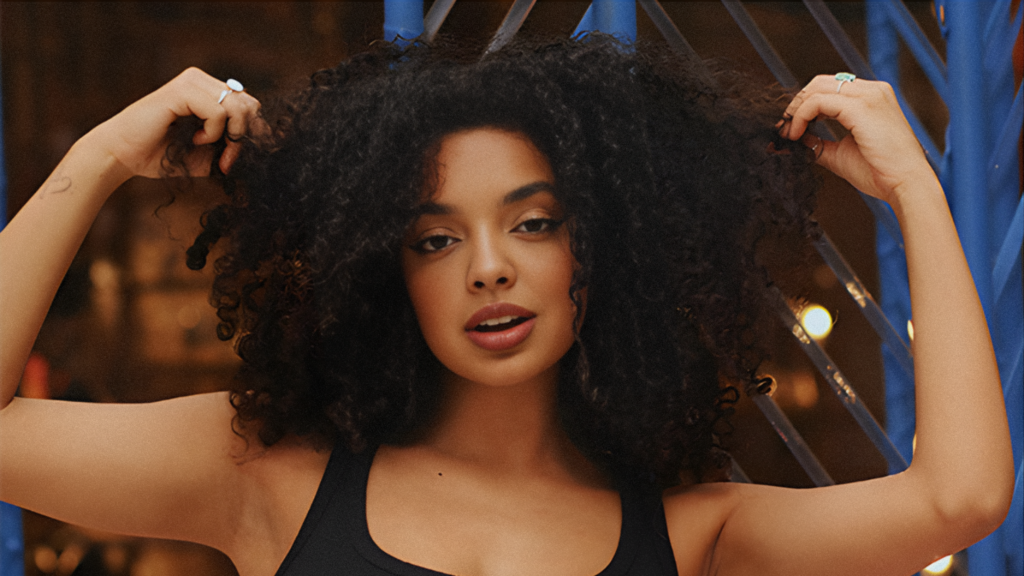 Laura Castro é a artista pop que o Brasil precisa